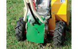 Trasmissione idrostatica CG-505-HD8 La trasmissione idrostatica con il blocco del differenziale favorisce
una buona manovrabilità nelle diverse condizioni di lavoro, mentre le
ruote motrici a tacche garantiscono un’ottima trazione anche in terreni
non livellati.