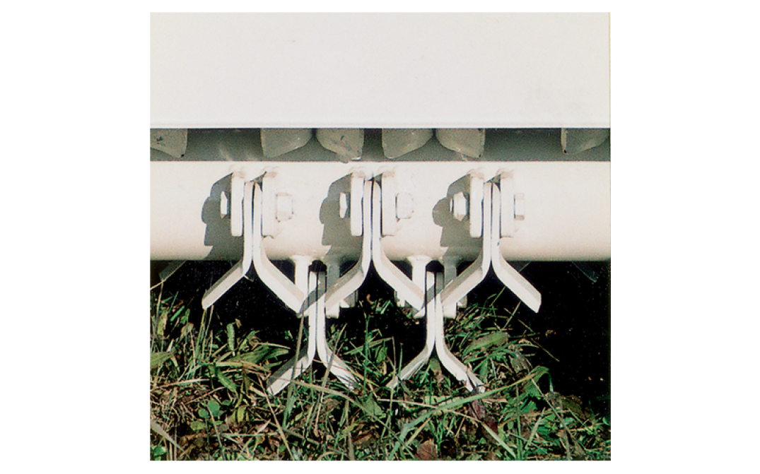 Le TRAC sono provviste di un rotore con coltelli da 6 mm di spessore, assemblati
in coppia e fissati al porta dente tramite una vite.