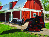 Sollevamento materiali con Mini Skid Dingo® TX-1000-WT Toro