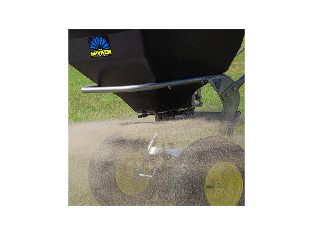 Spandiconcime rotativo Spyker in funzione