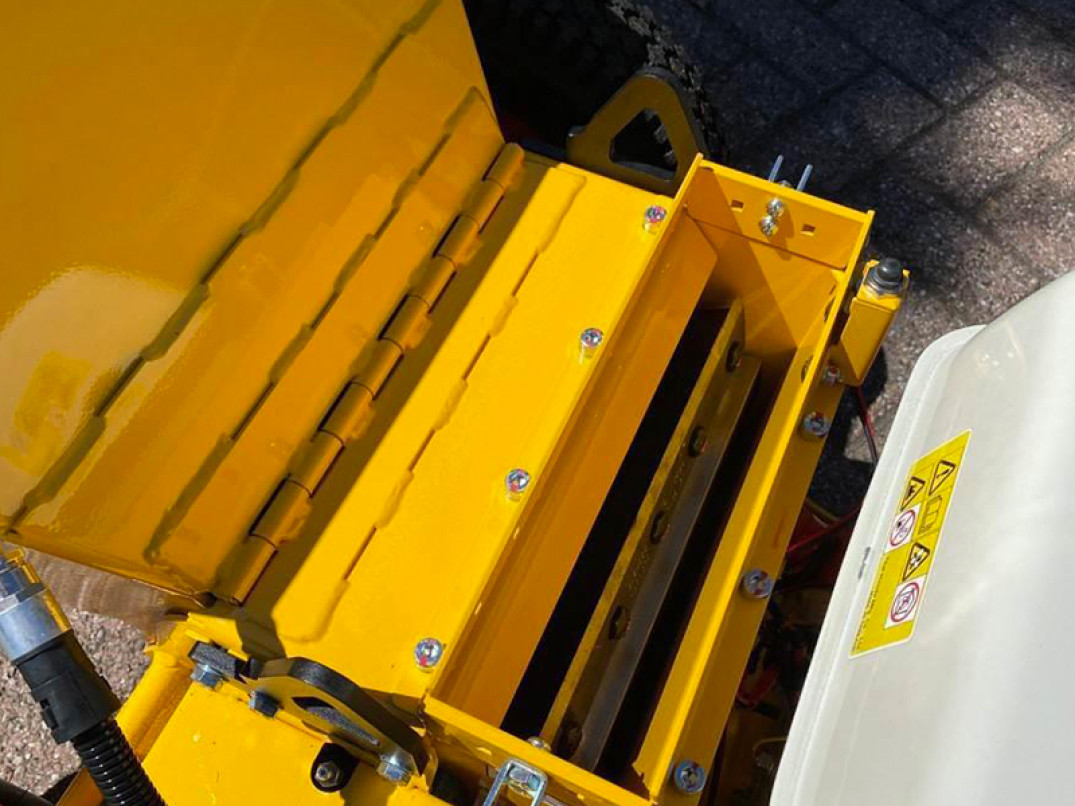 Cippatore M300 dettaglio attacco tubo di scarico