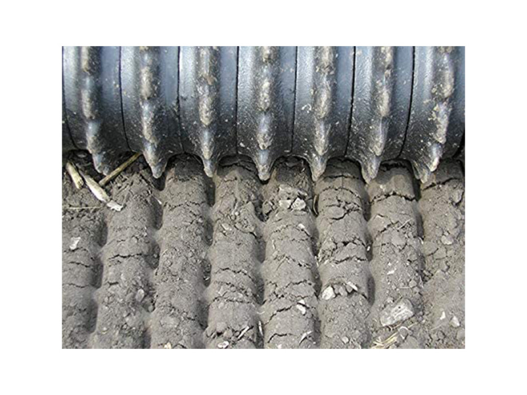 Terreno lavorato con rullo interraseme Kunz TP3272