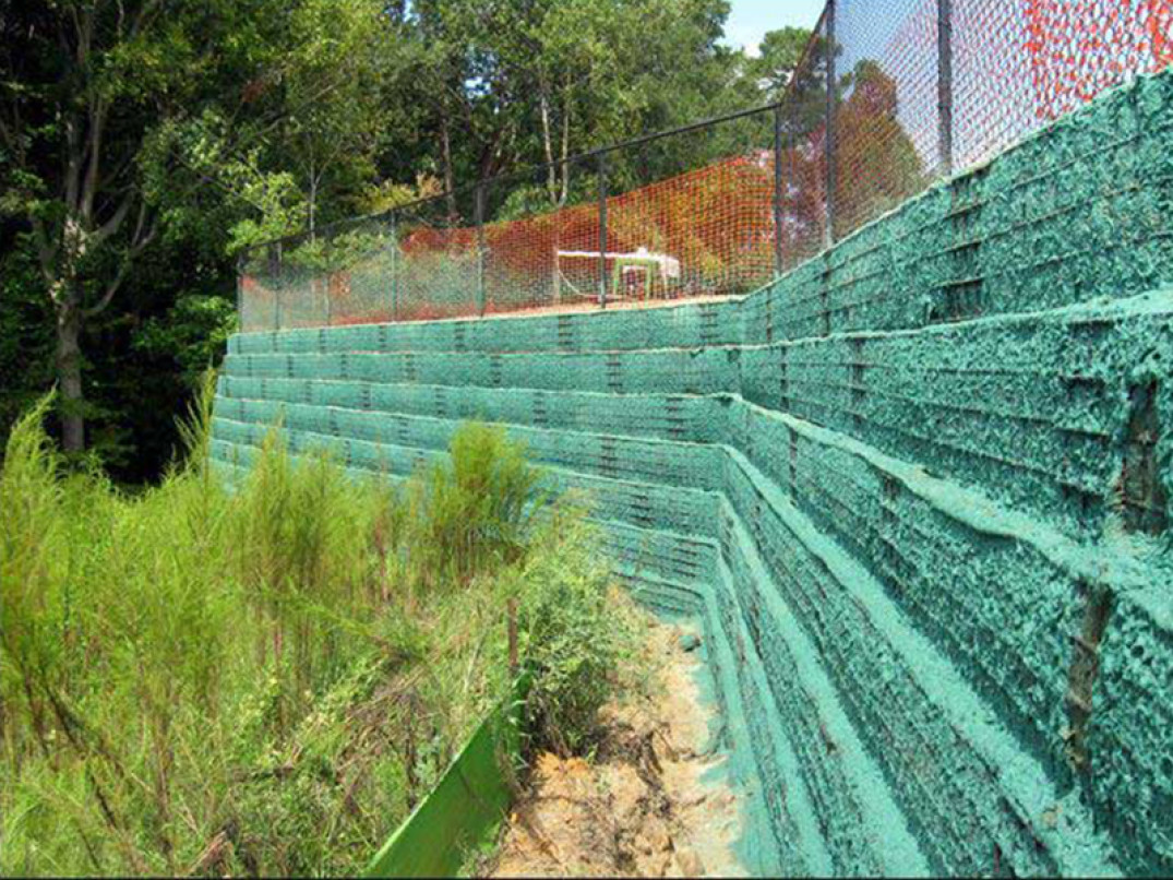 Applicazione con idrosemina su parete verticale